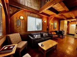 Waterfront Timber-Frame Cottage!