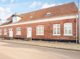 Holiday home Ringkøbing V，位于灵克宾的酒店