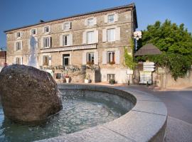 Hotel Le Sully，位于Saint-Saud-Lacoussière的酒店