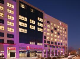 皮特什蒂华美达酒店，位于皮特什蒂的住宿