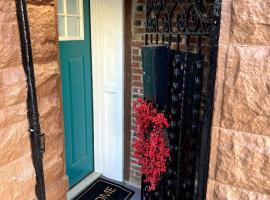 Share this Historic Brownstone with the Host!，位于布鲁克林的酒店