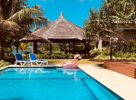 Seahorse Lodge - Port Vila's WOW Factor! Huge 5 Bedroom, 3 Bath Seaside Paradise，位于维拉港的酒店