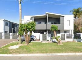 Nice 2 bedroom apartment，位于Kelmscott的酒店