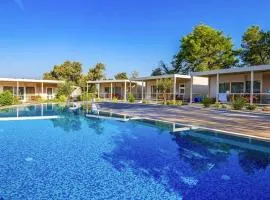 Mobile home Mediteran Superior by the pool in caravan park Strasko Novalja