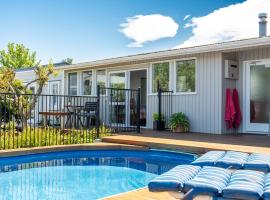 Studio Twenty5, Unique Poolside Retreat in Richmond，位于里士满的酒店