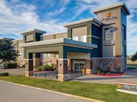 La Quinta by Wyndham Ft. Worth - Forest Hill, TX，位于Forest Hill的酒店