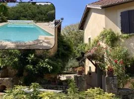 Maison traditionnelle au coeur d'une ferme