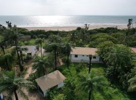 KASA KAISSAKU avec accès direct à plage pour 2 à 12 personnes，位于Kafountine的酒店