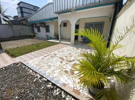 La-Villa-m Douala，位于杜阿拉的带停车场的酒店