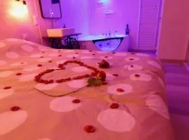 L'Escapade Enchantée - Spa, Cheminée et Cinéma