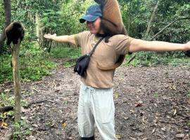 Los Delfines y La Natura Lodge & Expeditions，位于Isla Paranapura的露营地