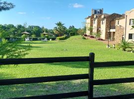 Rio y Piedras，位于科隆的海滩酒店