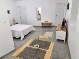 Logement confortable au cœur d'un village paisible