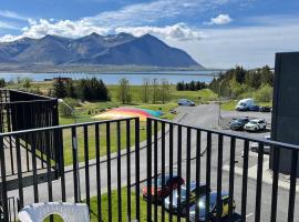 Cozy apartment in Borgarnes - great view，位于博尔加内斯的酒店