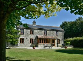 Beautiful Victorian Cottage in Somerset，位于Barton Saint David的酒店
