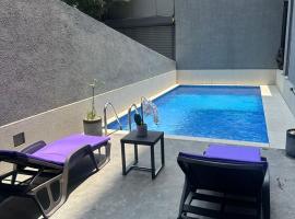 Appart Hôtel Zone4 Abidjan F3-5B，位于Marcory的酒店