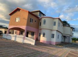 JDS House of Beauty，位于Old Harbour的酒店