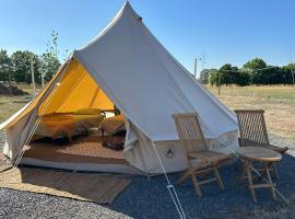 Glamping at Beltie Park，位于Targoora的酒店