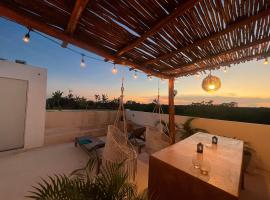 Tulum Jungle Penthouse Private Rooftop Pool Wifi，位于Balcheil的酒店