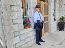 כוהנ'ס - Cohen's Hotel