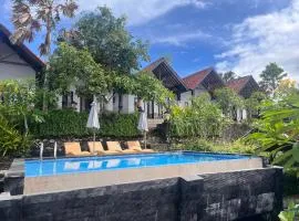 Sela Cottages