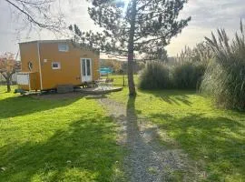 La tiny house Luna，位于Villefranche-de-Lonchat的豪华帐篷