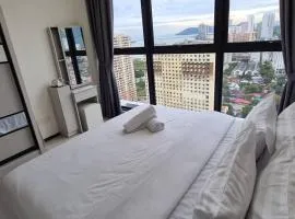 Urban Suites George town - Affordable & Cozy Luxury Stay - High-Floor with Spectacular Sea and Penang Bridge View