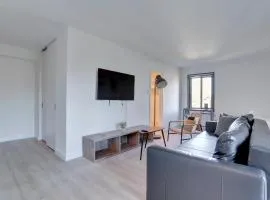 Stylish Modern And Comfy Studio w View Park