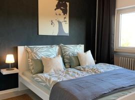 Cozy Apartment - 2 BR, Spacious Kitchen, Balcony, Top Location，位于黑姆斯巴赫的酒店