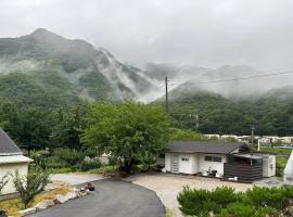 Beauty pension & camping 미녀펜션 야수캠핑，位于原州市的酒店