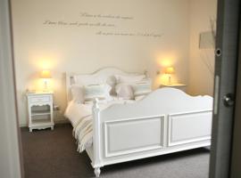 Cit'Hotel La Villa Julia，位于阿贡库坦维尔的酒店