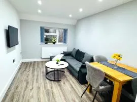 Near Birmingham - Quiet Retreat - Private Parking