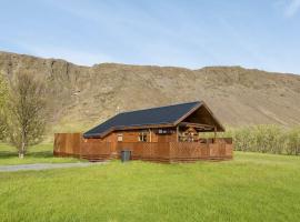 Cozy Cabin with Hot Tub，位于Kotströnd的酒店