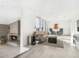 Casa Knott 4 Bedroom，位于Ulstein的酒店