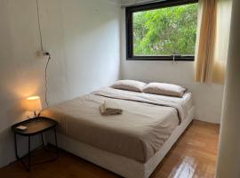 Budget Room Koh Phangan Pier with AC，位于帕干岛的酒店