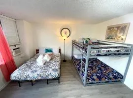 Waikiki Canal Family Room 6person