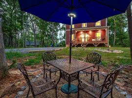 Serene retreat minutes from downtown Asheville，位于Fairview的酒店