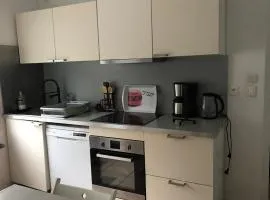 RDC Maison privée avec très grande cour