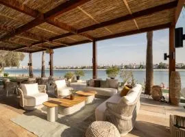 World Class Luxury Haven 4 BDR Villa in Palm Jumeirah-D