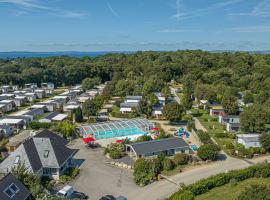 Domaine Résidentiel de Plein Air Kerleyou，位于杜瓦讷内的酒店