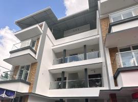 G3 Gayathri Enclave Fully furnished 2BHK Apartment，位于特里凡得琅的酒店