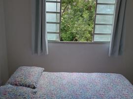 Casa 2 perto do Centro e UFLA，位于拉夫拉斯的酒店