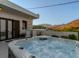 Casa Kastella, private jacuzzi & BBQ facilities!