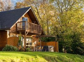 Loch Lomond Waterfront Luxury Lodges，位于巴尔马哈的度假园