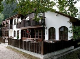Lovecky Hotel Jivak，位于娄切尼的酒店