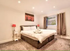Amazing Beautiful King Size Bedroom 1 - Heybridge Maldon
