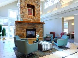 拉斐特机场原住客栈，位于拉斐特的酒店