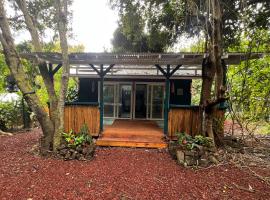 Jungle Cabin with 2 private bed & bath，位于Kealakekua的酒店