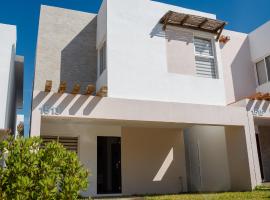 3 bedroom 3 bath, vacation home, gated community with ammenities，位于La Florida的酒店