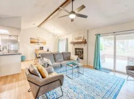 Modern Bentonville Retreat - Sleeps 6 Near Trails